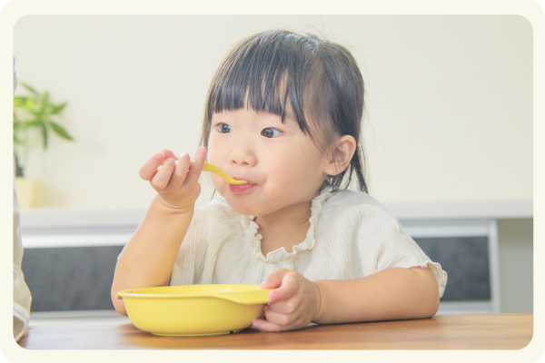 子どもが食べている様子