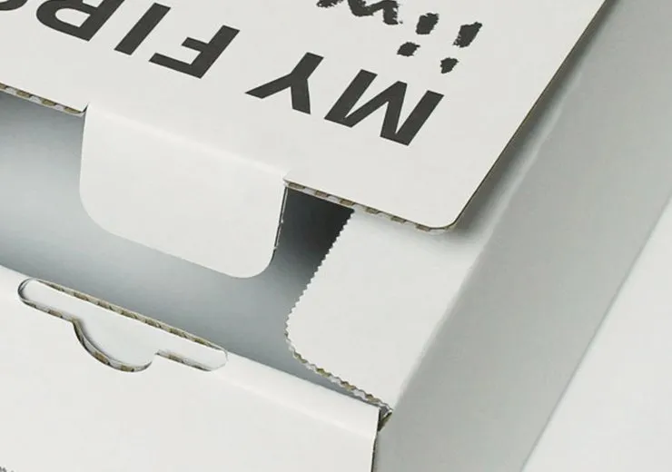段ボール製のギフトボックス